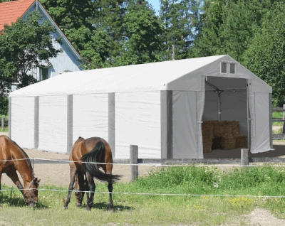Hala namiotowa a stadnina koni – sprawdź, jak się przygotować